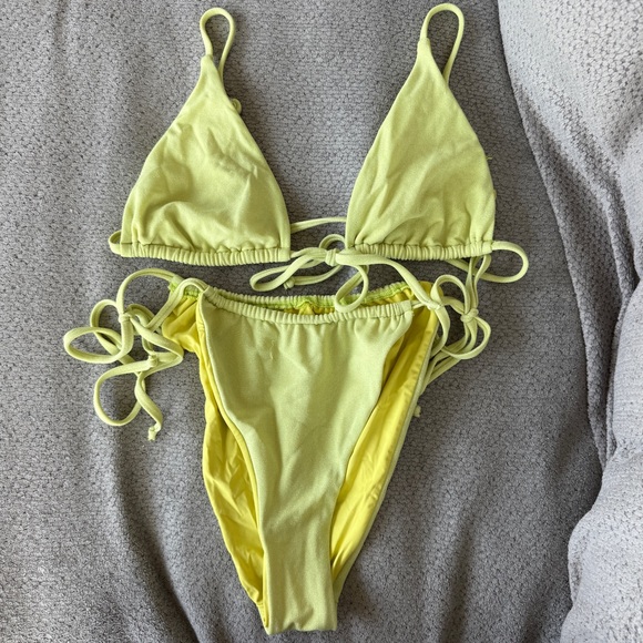 Dippin’ Daisy’s Bikini Set - Picture 1 of 3